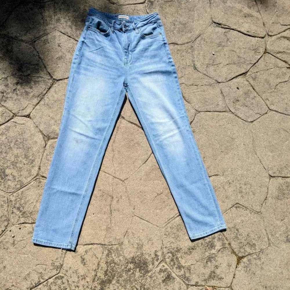 Women's Guess Skinny Straight Leg Los Angeles Light-Wash Jeans